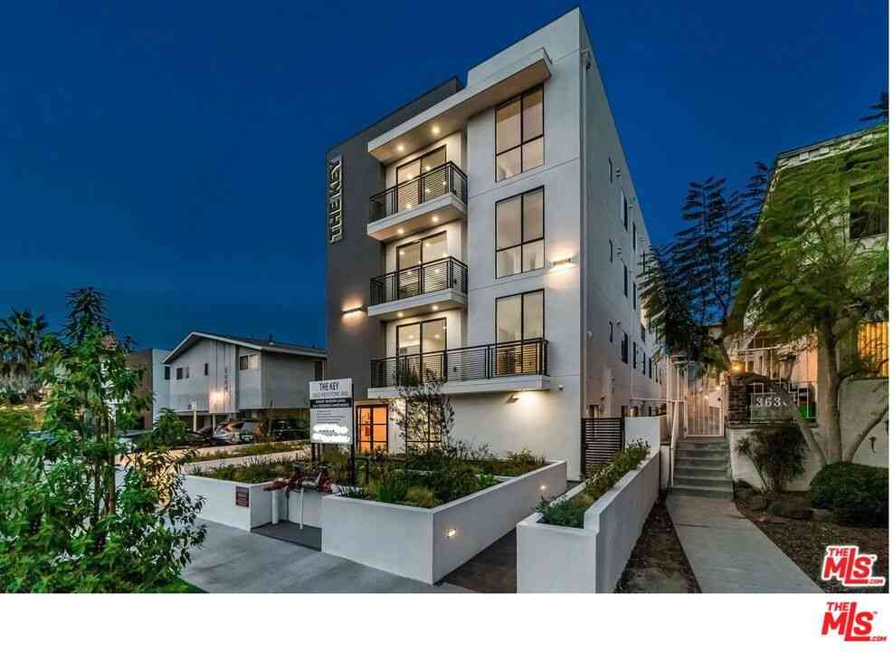 Condo For Rent - 3632 S Keystone Avenue #303<br/> Los Angeles, CA 90034