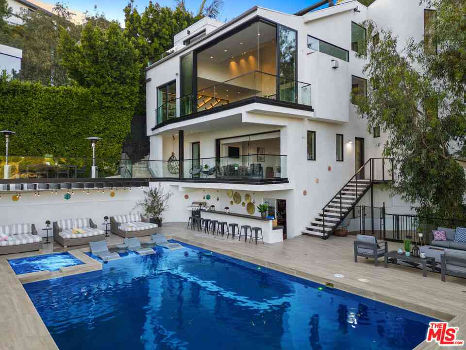 Homes For Rent - 8514 Franklin Avenue<br/> Los Angeles, CA 90069