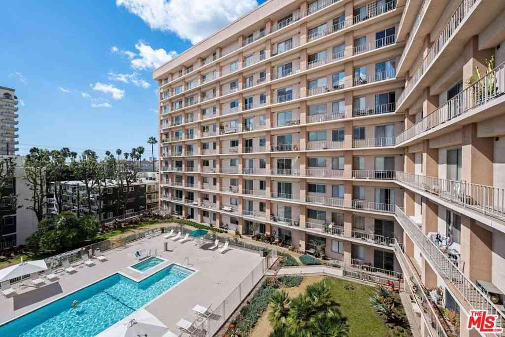 Condo For Sale - 100 S Doheny Drive #512<br/> Los Angeles, CA 90048