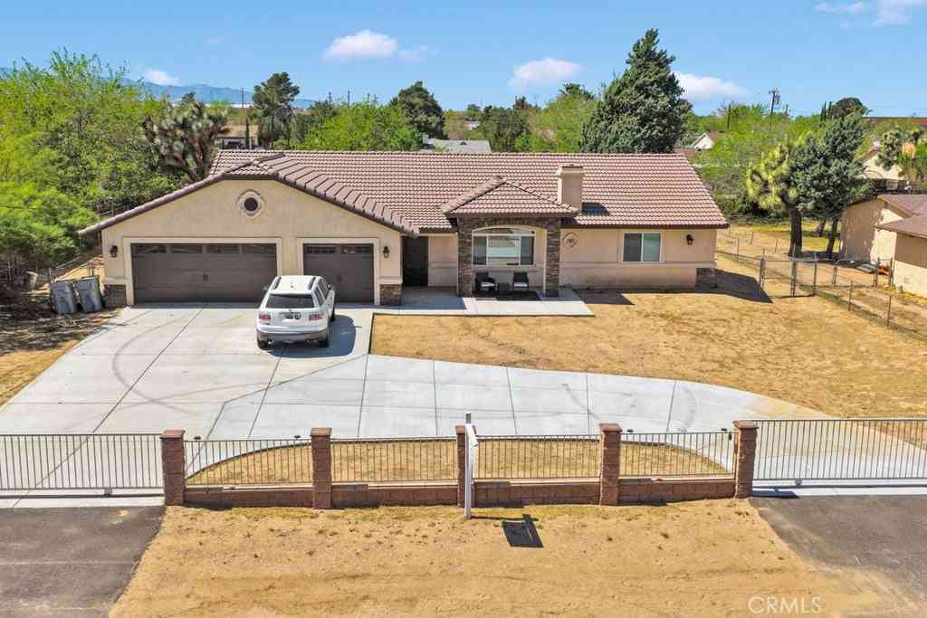 Homes For Sale - 9814 Oakwood Avenue<br/> Hesperia, CA 92345