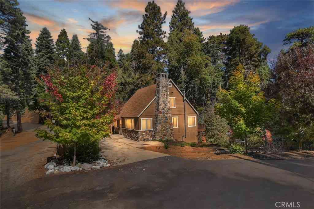 Homes For Sale - 863 Oak Road<br/> Lake Arrowhead, CA 92386