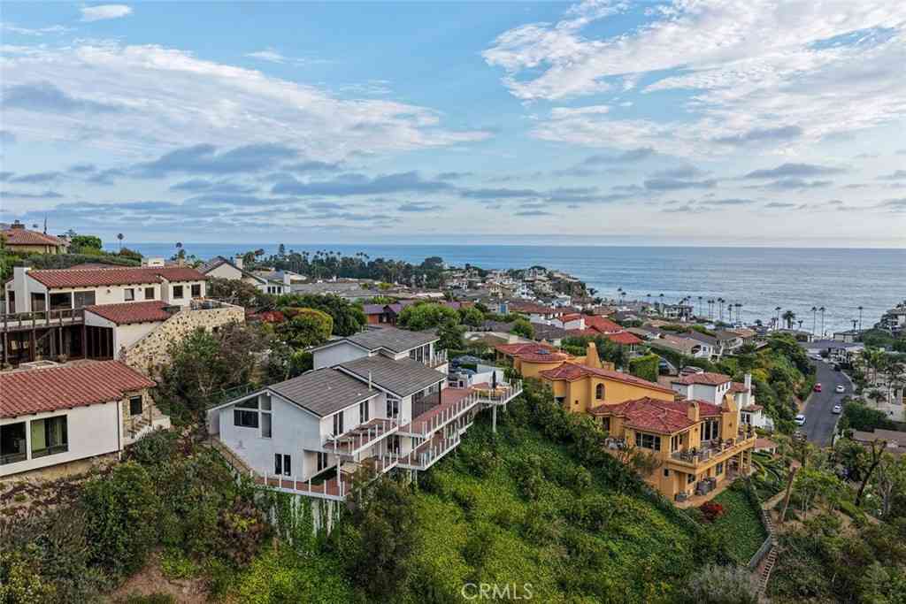 Homes For Rent - 343 Emerald Bay<br/> Laguna Beach, CA 92651