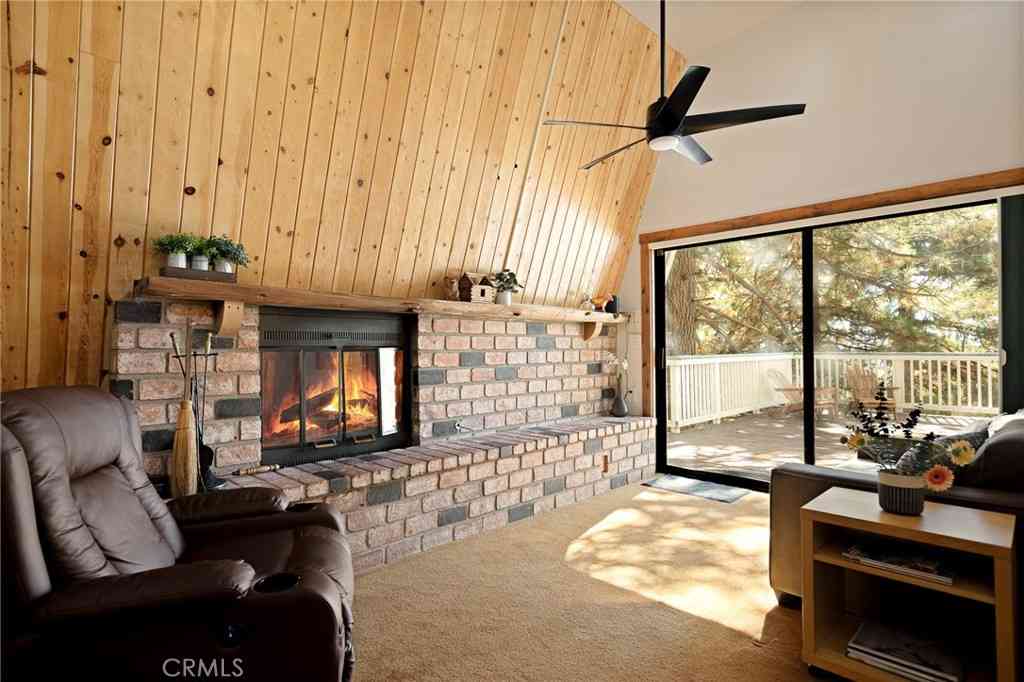 Homes For Sale - 30951 Glen Oak<br/> Running Springs, CA 92382