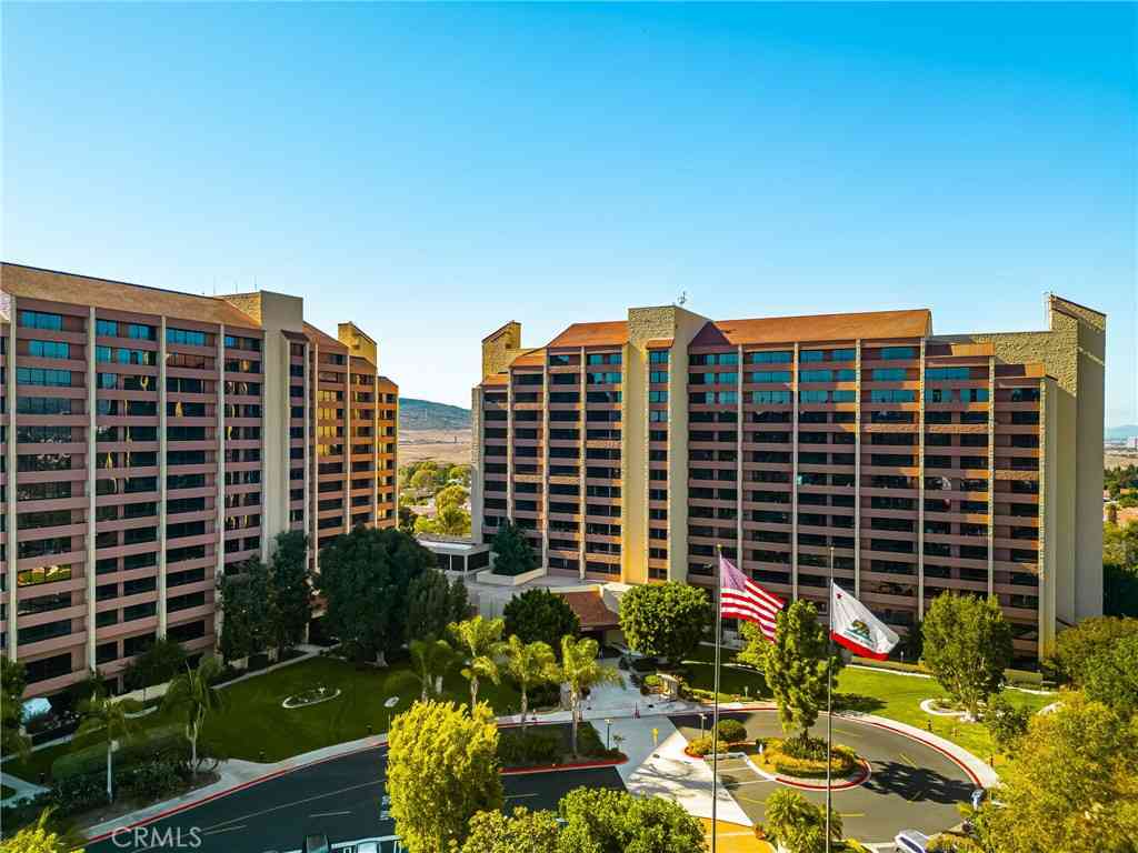 Condo For Sale - 24055 Paseo Del Lago #654<br/> Laguna Woods, CA 92637