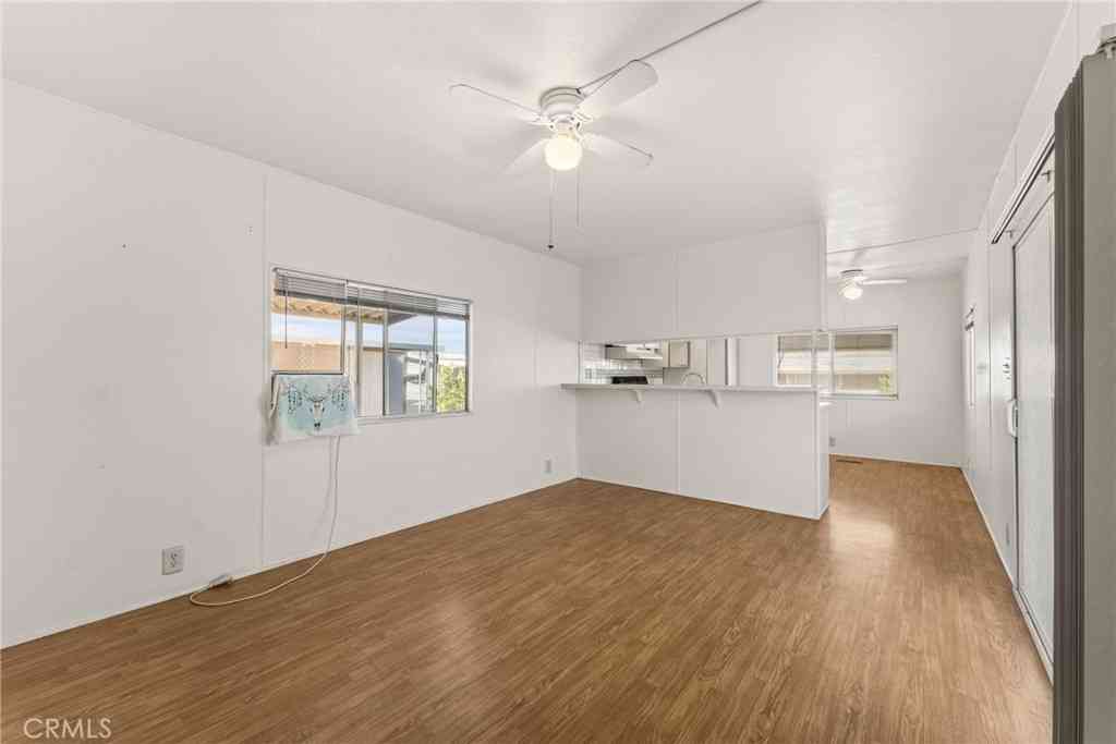 Mobile Home For Sale - 655 E Main #60<br/> San Jacinto, CA 92583