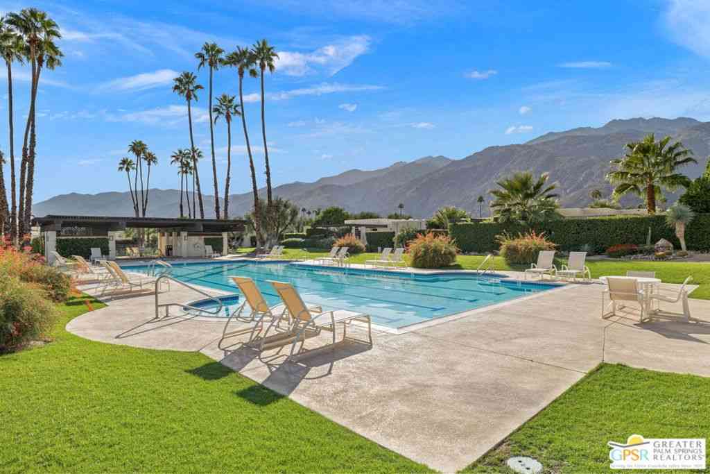 Condo For Rent - 427 N Calle Rolph<br/> Palm Springs, CA 92262
