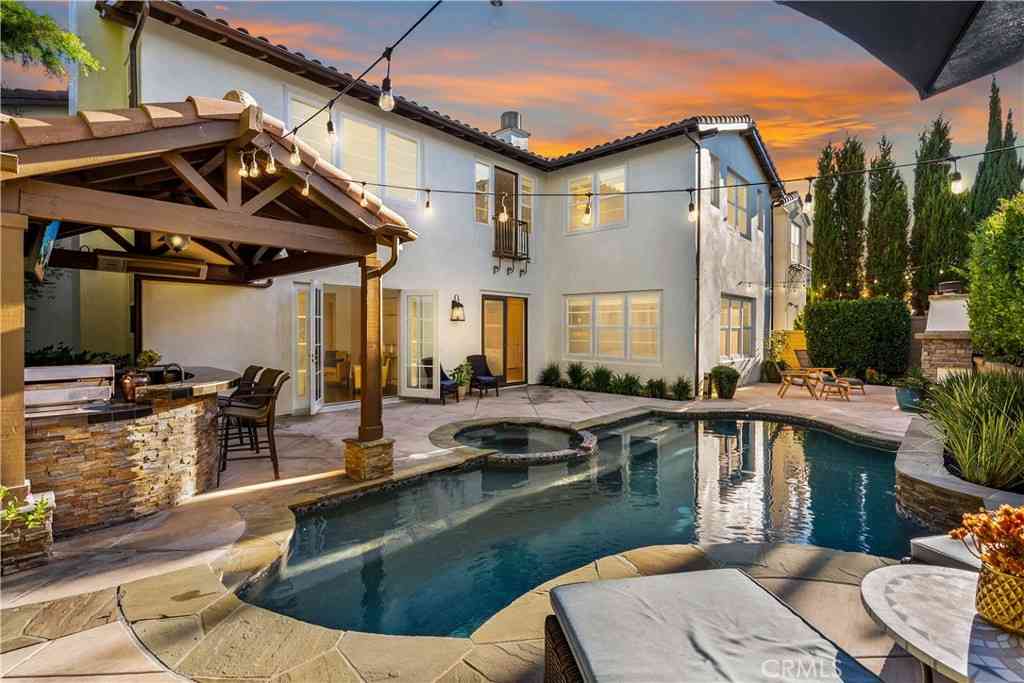 Homes For Sale - 27281 Calle De La Rosa<br/> San Juan Capistrano, CA 92675