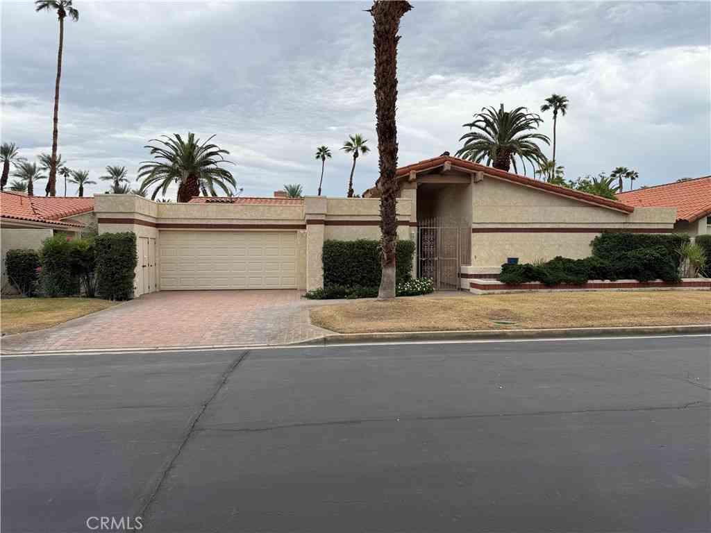 Homes For Sale - 44270 Tahoe Circle<br/> Indian Wells, CA 92210