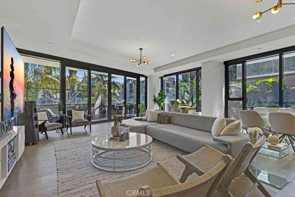 Condo For Sale - 8420 W Sunset Boulevard #108<br/> Los Angeles, CA 90069