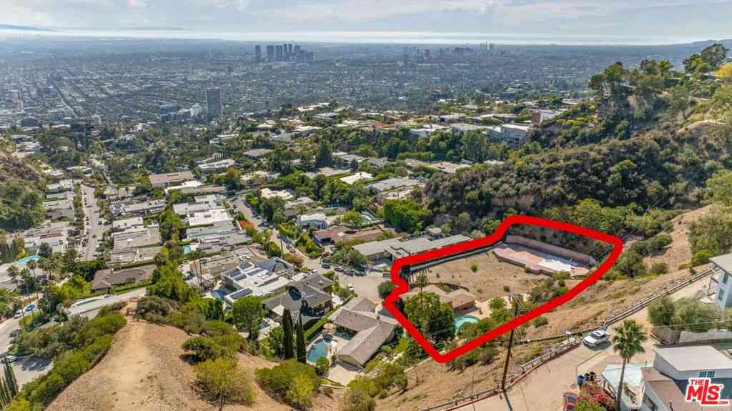 Homes For Sale - 1871 Marcheeta Place<br/> Los Angeles, CA 90069