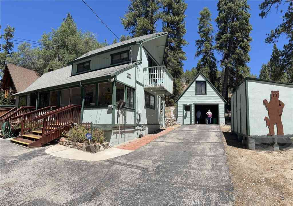 Homes For Sale - 39326 Cedar Dell<br/> Fawnskin, CA 92333