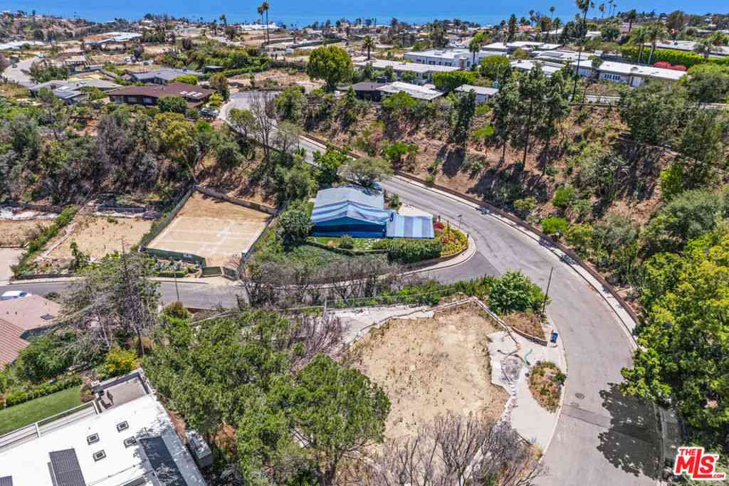 Vacant Land For Sale - 1052 Tellem Drive<br/> Pacific Palisades, CA 90272