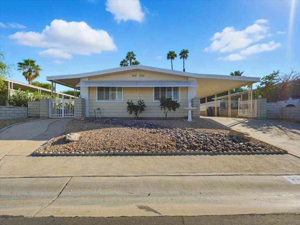 Mobile Home For Sale - 73461 Adobe Springs Drive<br/> Palm Desert, CA 92260