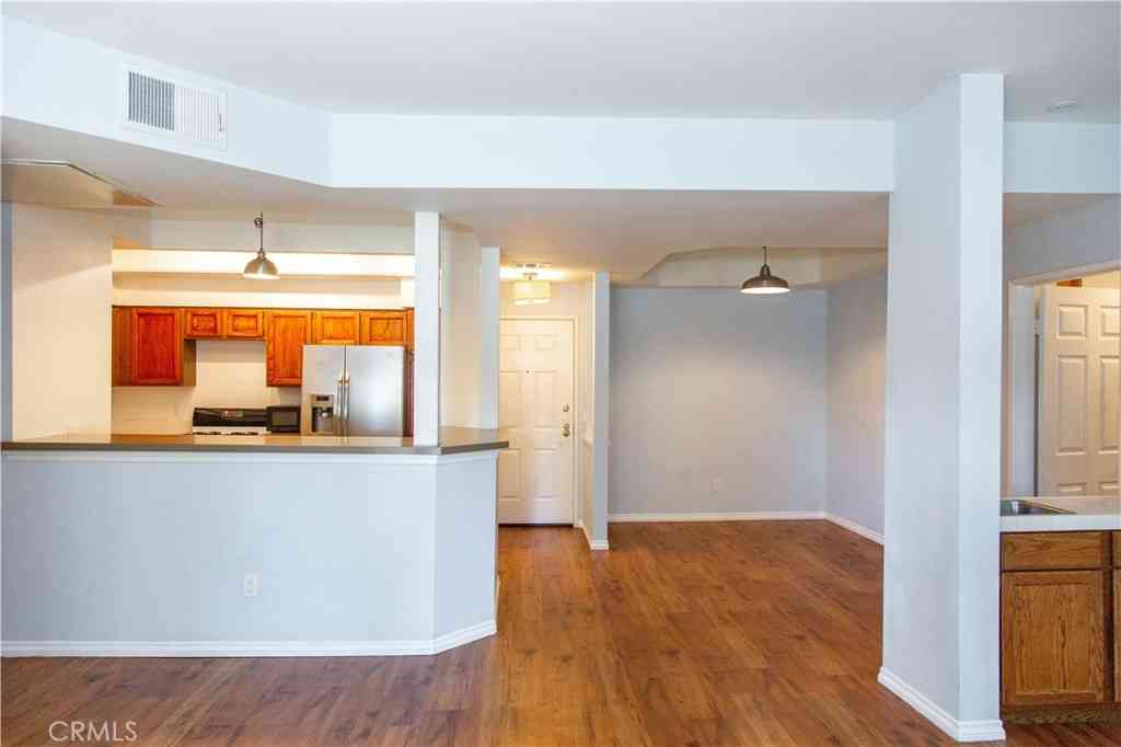 Condo For Sale - 5420 Sylmar Avenue #105<br/> Sherman Oaks, CA 91401