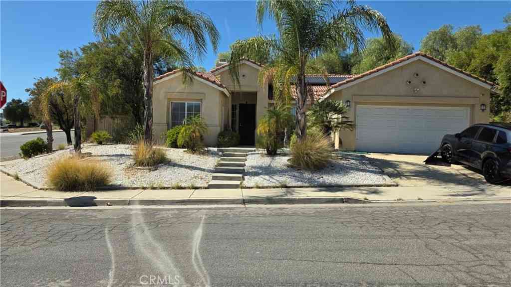 Homes For Sale - 31600 Saddle Ridge Drive NE<br/> Lake Elsinore, CA 92532