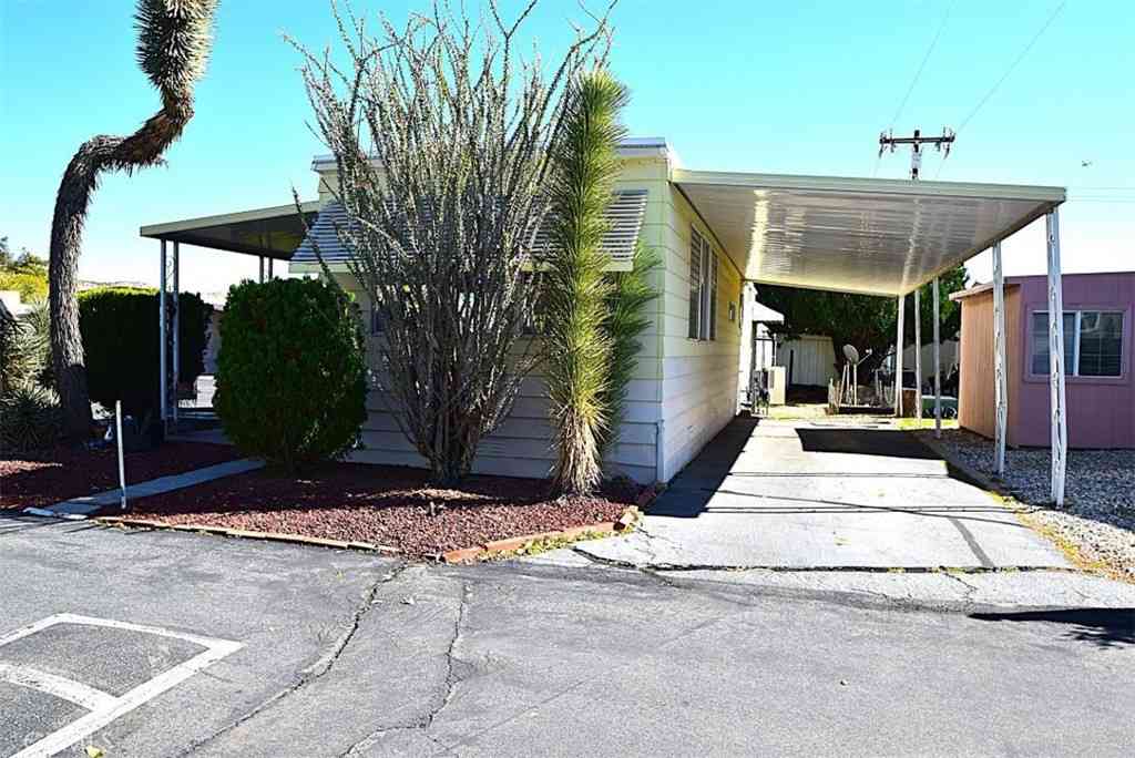 Mobile Home For Sale - 56254 29 Palms Highway #100<br/> Yucca Valley, CA 92284