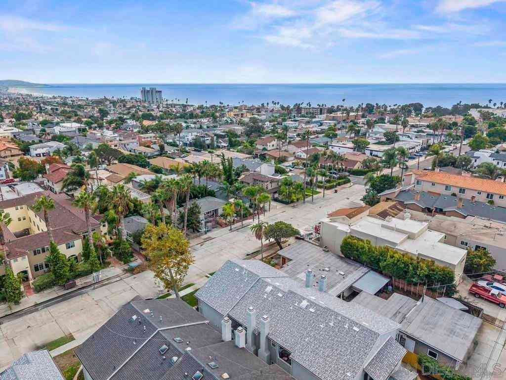 Townhouse For Sale - 974 Sapphire Street<br/> San Diego, CA 92109