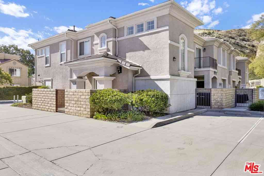 Homes For Sale - 28955 Oak Spring Canyon Road #4<br/> Canyon Country, CA 91387