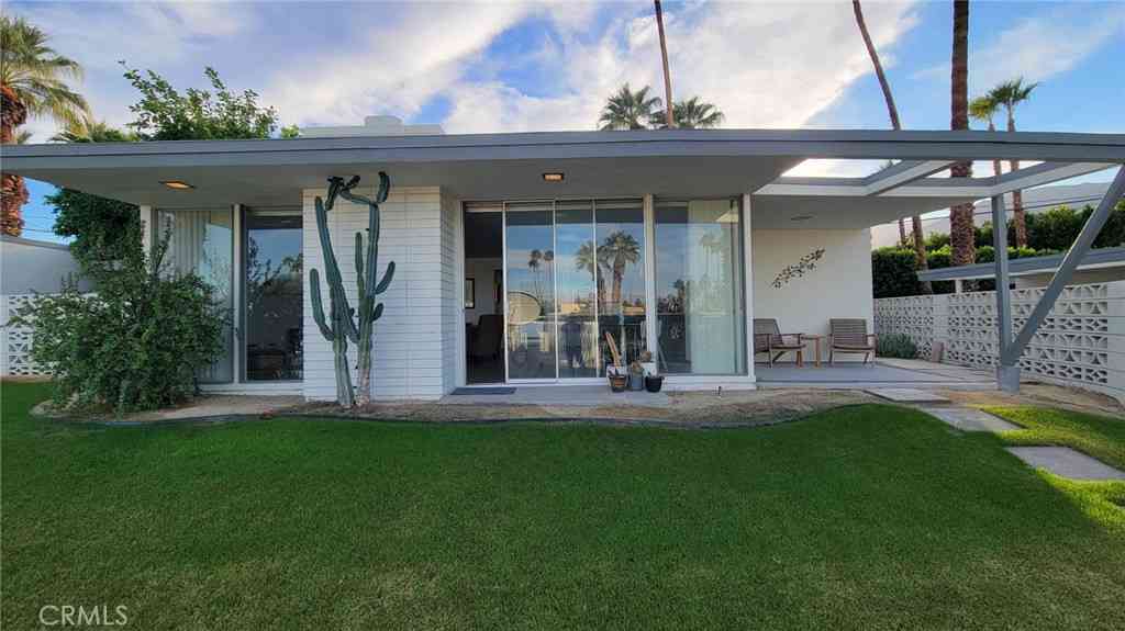 Townhouse For Sale - 73216 Shadow Mountain<br/> Palm Desert, CA 92260