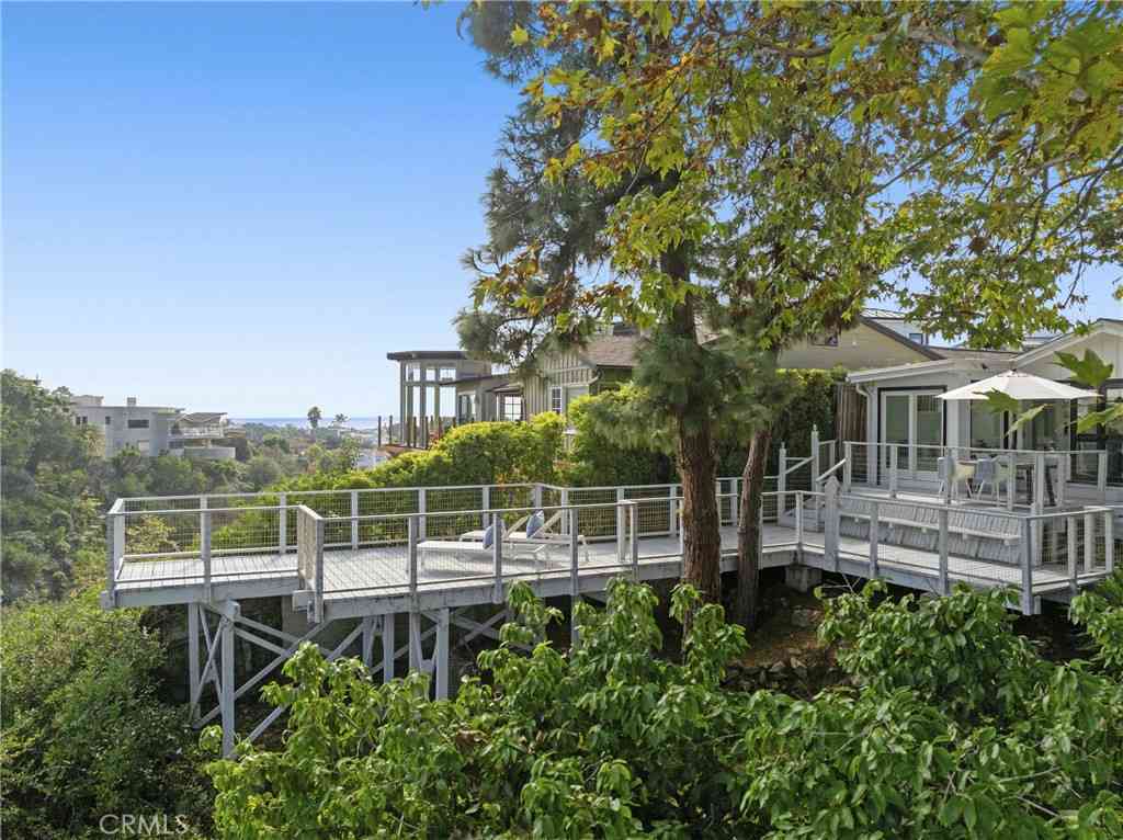 Homes For Rent - 550 Hazel<br/> Corona Del Mar, CA 92625