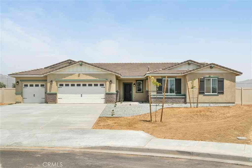 Homes For Sale - 14818 Desert Lily Court<br/> Apple Valley, CA 92307