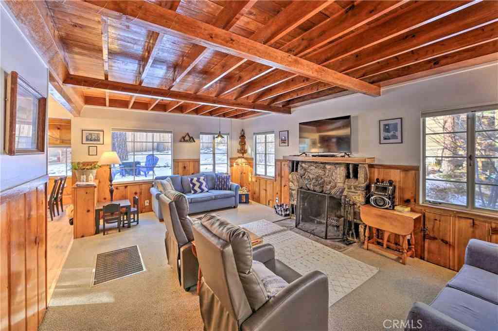 Homes For Sale - 1069 Eagle<br/> Wrightwood, CA 92397