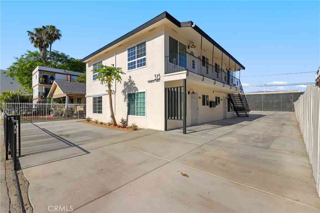 Condo For Sale - 315 S Garnsey St<br/> Santa Ana, CA 92701
