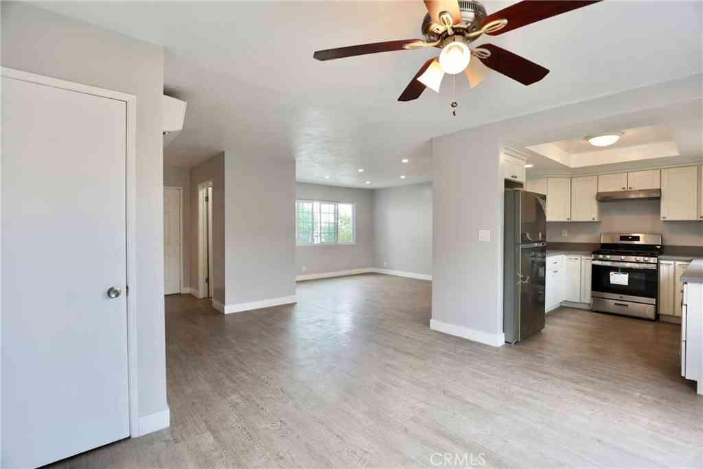 Townhouse For Rent - 1745 E Woodbury<br/> Pasadena, CA 91104