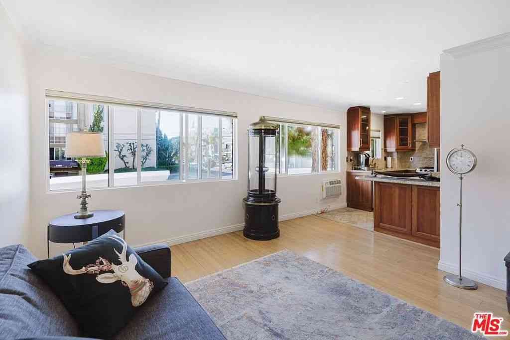 Condo For Sale - 1154 S Barrington Avenue #101<br/> Los Angeles, CA 90049