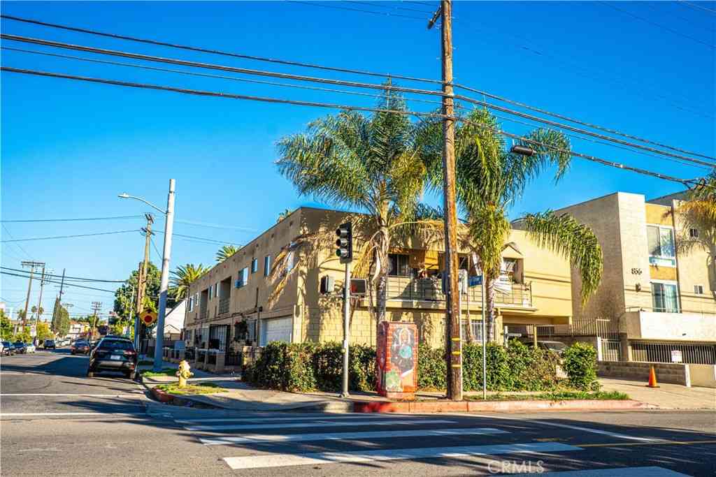 Condo For Sale - 5666 Lemon Grove Avenue<br/> Los Angeles, CA 90038