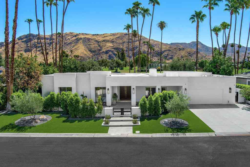 Homes For Rent - 2560 S Camino Real<br/> Palm Springs, CA 92264