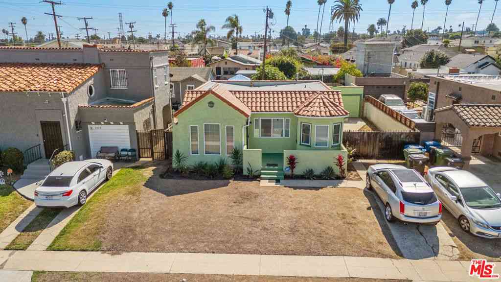 Homes For Sale - 1424 W 94th Place<br/> Los Angeles, CA 90047