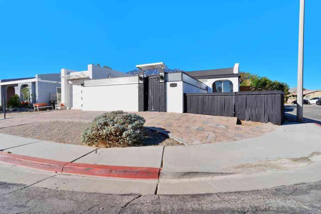 Homes For Sale - 3291 N Sandspring Drive<br/> Palm Springs, CA 92262