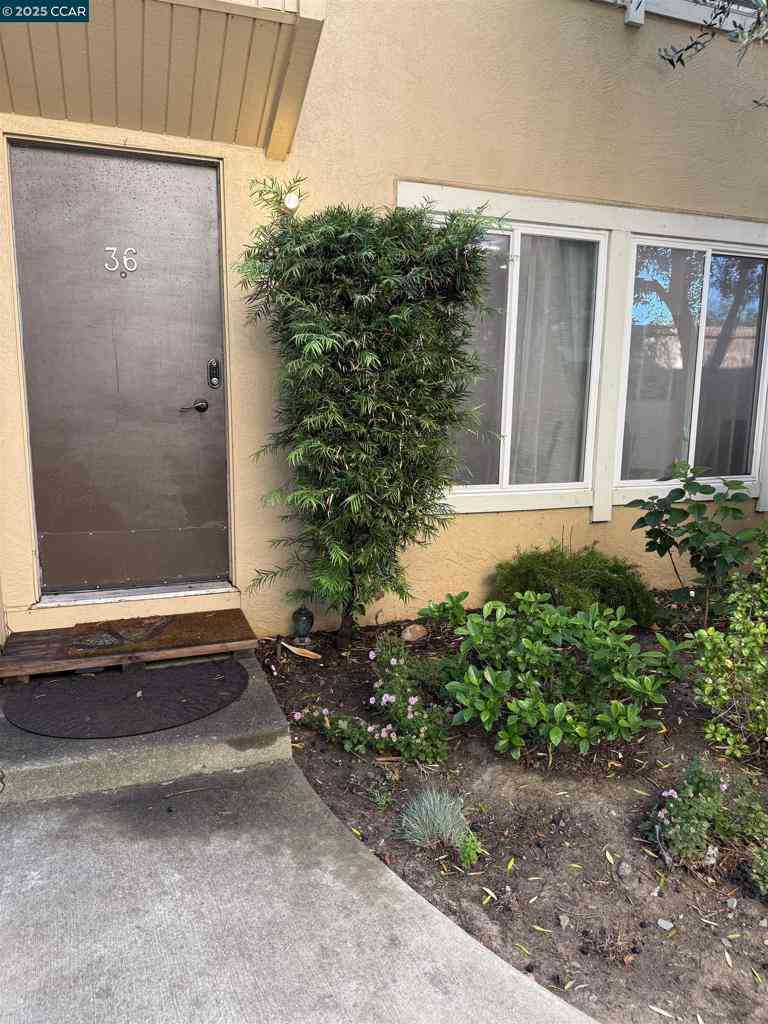 Condo For Sale - 3055 Treat Blvd #36<br/> Concord, CA 94518