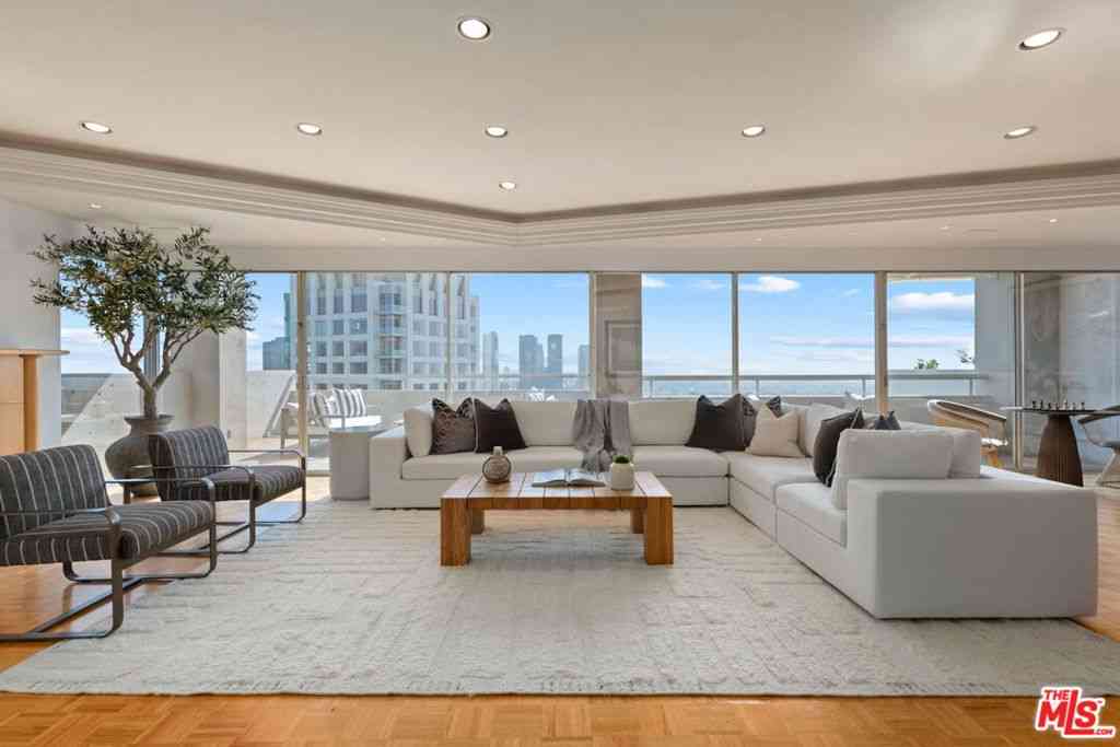 Condo For Sale - 875 Comstock Avenue #PH-A<br/> Los Angeles, CA 90024