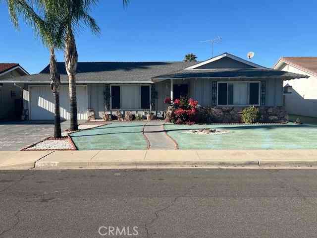 Homes For Sale - 1140 Amberwood Drive<br/> Hemet, CA 92543