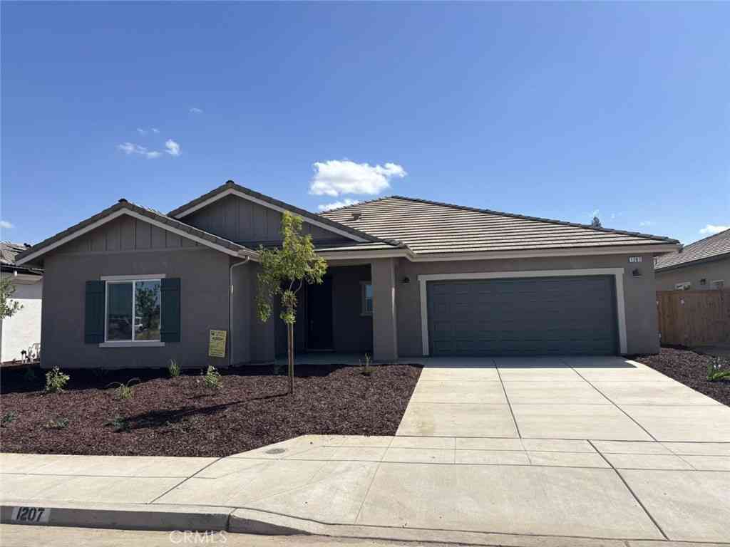 Homes For Sale - 1207 Via Valencia<br/> Madera, CA 93637