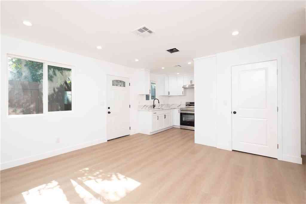Multifamily For Rent - 5741 S St Andrews Place #1/2<br/> Los Angeles, CA 90062