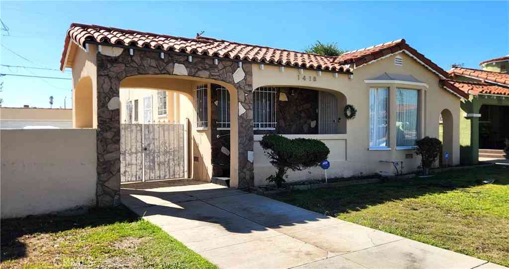Homes For Sale - 1418 W 93rd<br/> Los Angeles, CA 90047
