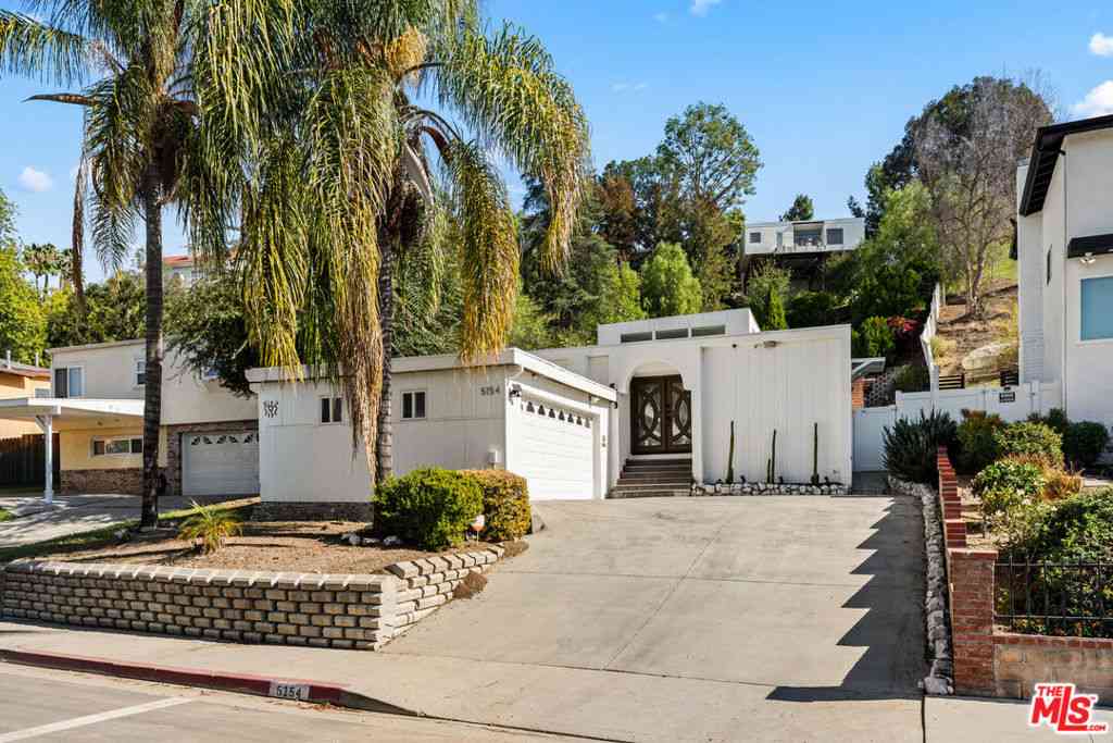 Homes For Sale - 5154 Don Pio Drive<br/> Woodland Hills, CA 91364
