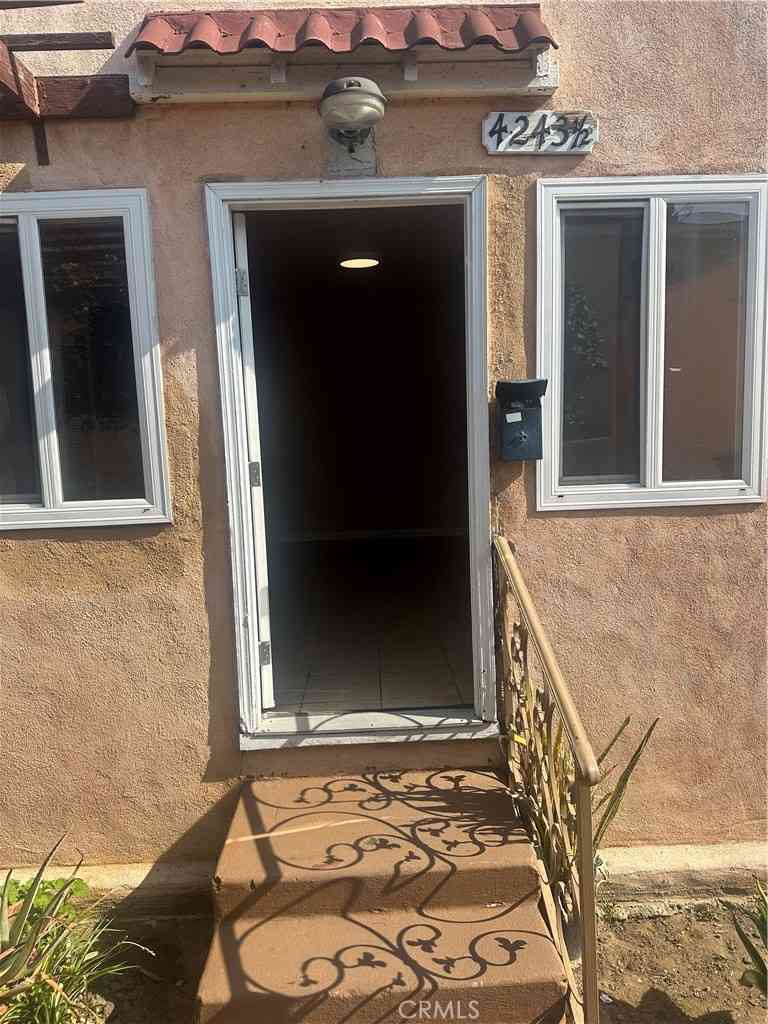 Condo For Rent - 4243 Burns<br/> Los Angeles, CA 90029