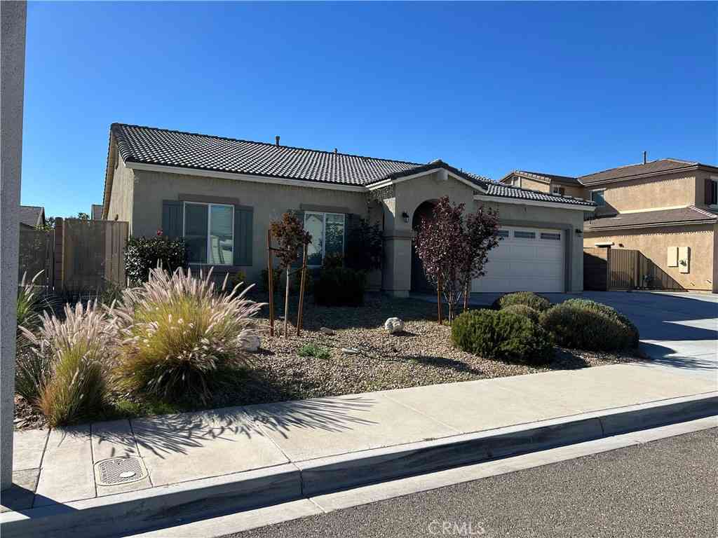 Homes For Sale - 13311 Via Del Lago<br/> Victorville, CA 92392