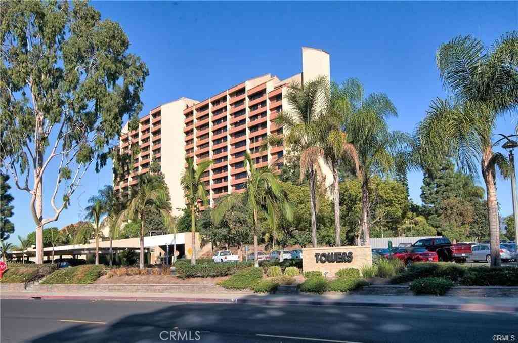 Condo For Rent - 24055 Paseo Del Lago #413<br/> Laguna Woods, CA 92637