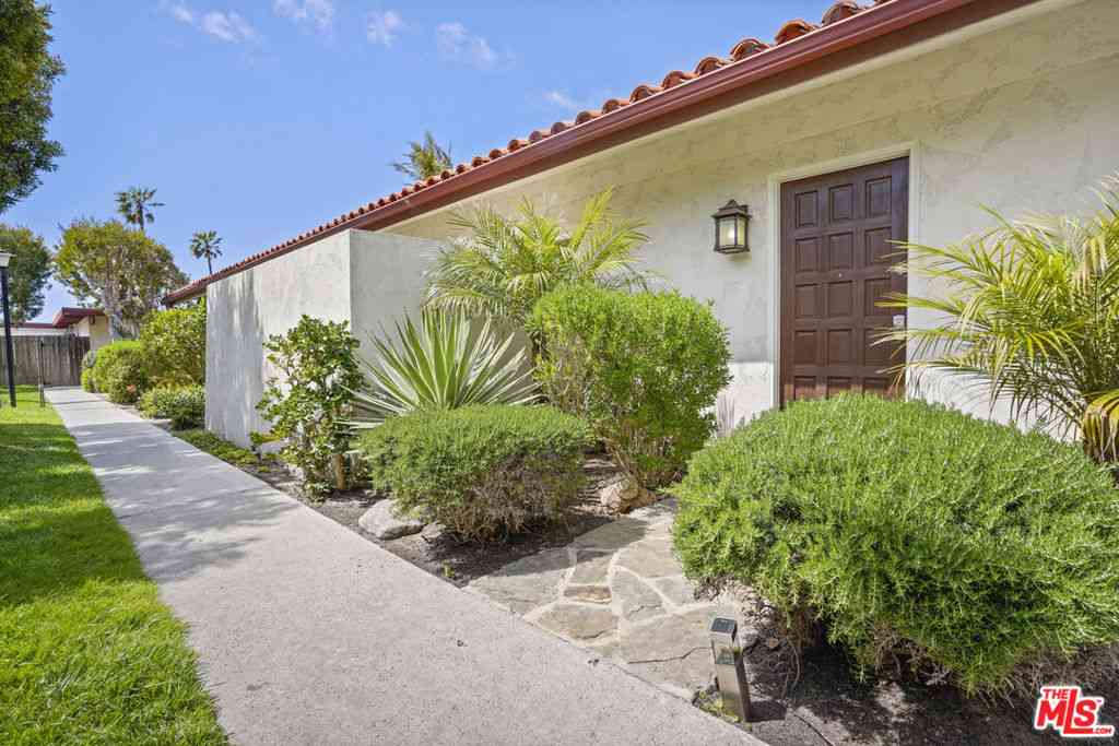 Condo For Rent - 29500 Heathercliff Rd. #A<br/> Malibu, CA 90265