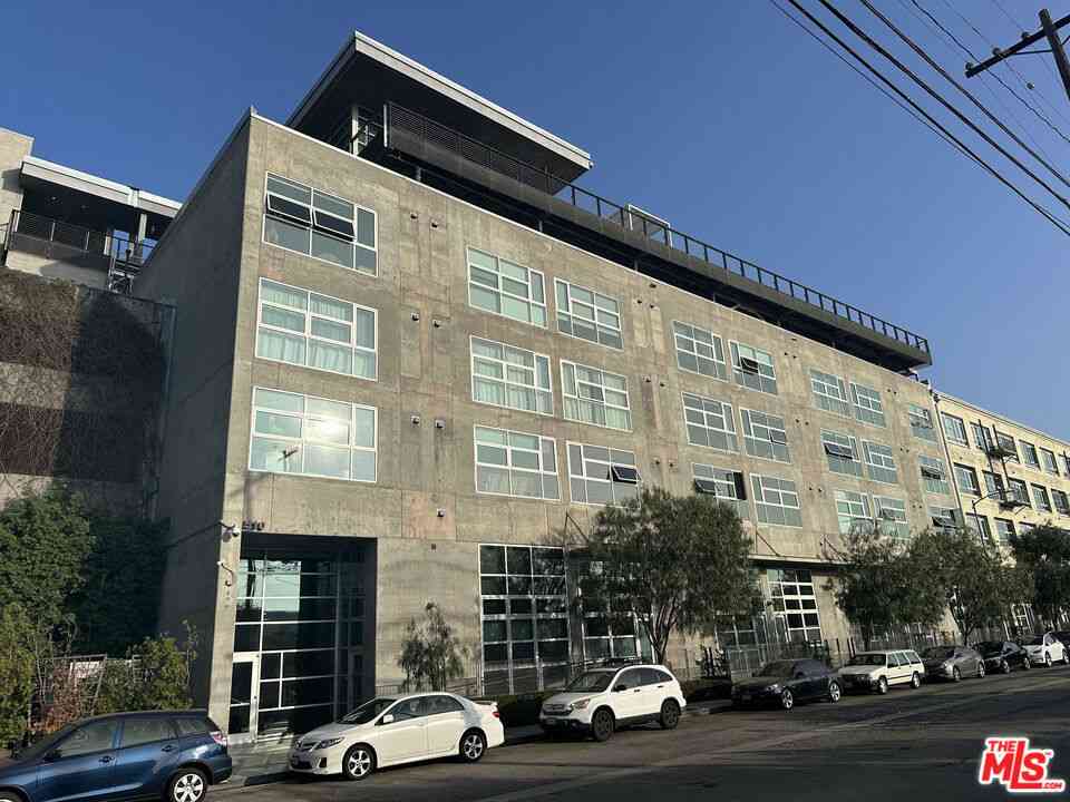 Condo For Rent - 530 S Hewitt Street #147<br/> Los Angeles, CA 90013