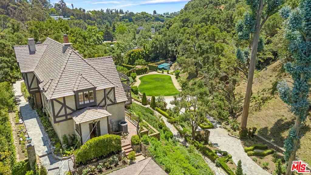 Homes For Rent - 1957 Mandeville Canyon Road<br/> Los Angeles, CA 90049