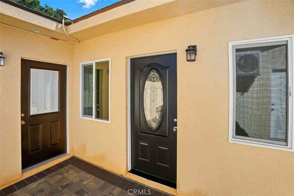 Homes For Rent - 19258 Strathern St.<br/> Reseda, CA 91335