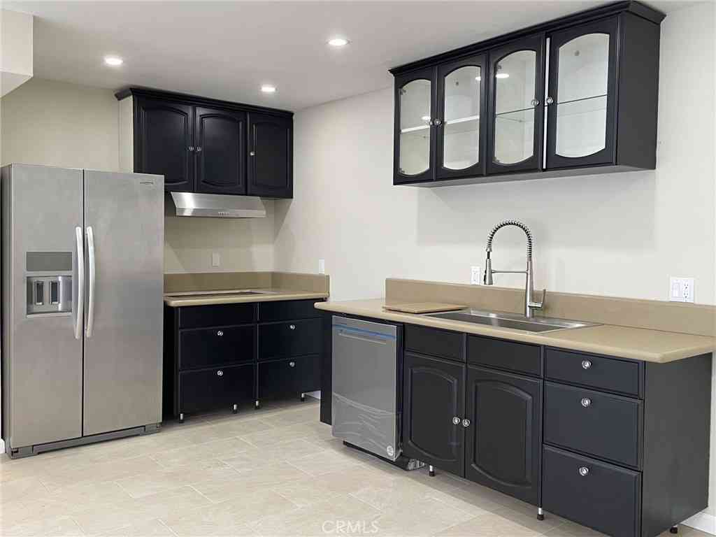 Condo For Rent - 5700 Etiwanda Avenue #240<br/> Los Angeles, CA 91356