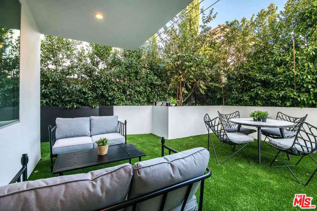Condo For Rent - 124 S Croft Avenue #103<br/> Los Angeles, CA 90048