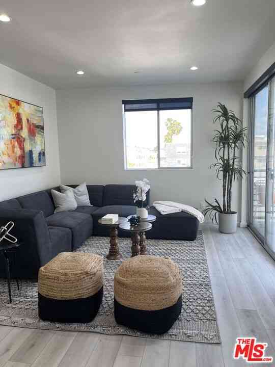 Condo For Rent - 124 S Croft Avenue #403<br/> Los Angeles, CA 90048